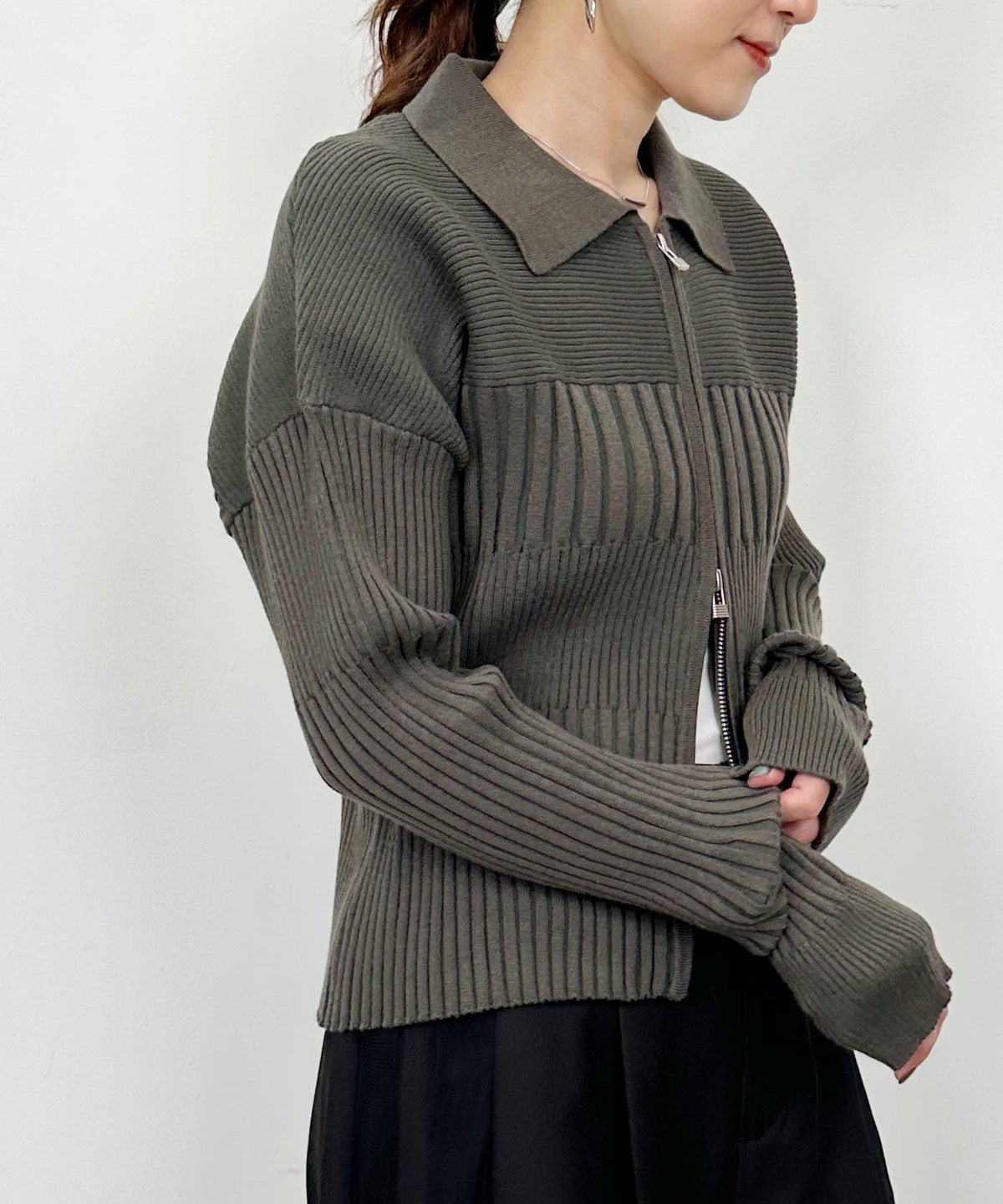 model：H164　着用サイズ：M　チャコールグレー